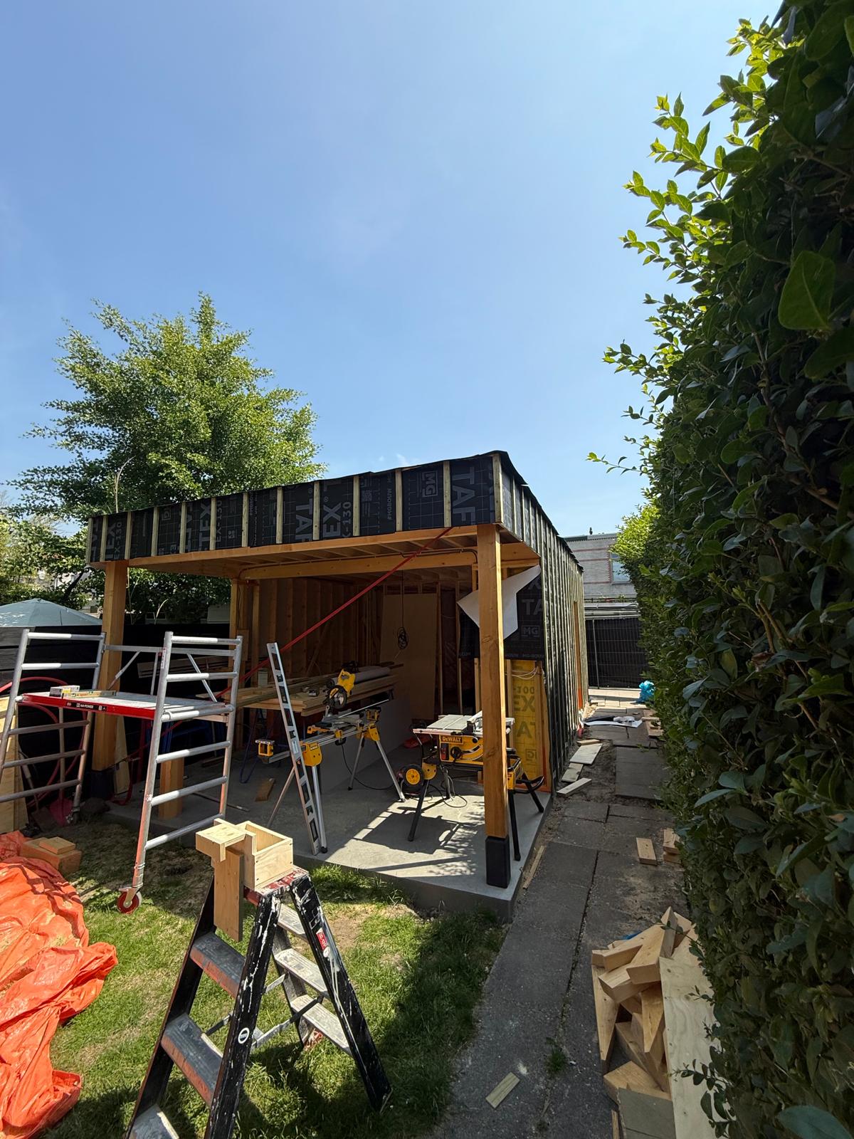 Maatwerk houten berging met overkapping — foto 4